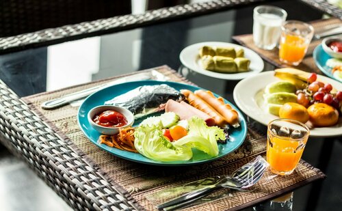 Jamadevi Hotel, Забронировать Отель Отели Лампхун с завтраком, Завтраки
