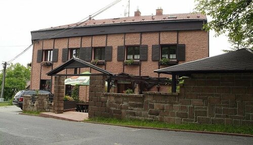 Penzion a Restaurace U Mámy, Забронировать Отель Отели Фридек-Мистек с парковкой, Парковка