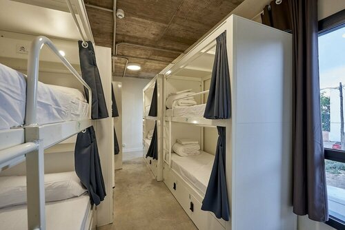 Hostelfly, Rezerwuj Hostel Barajas Madryt