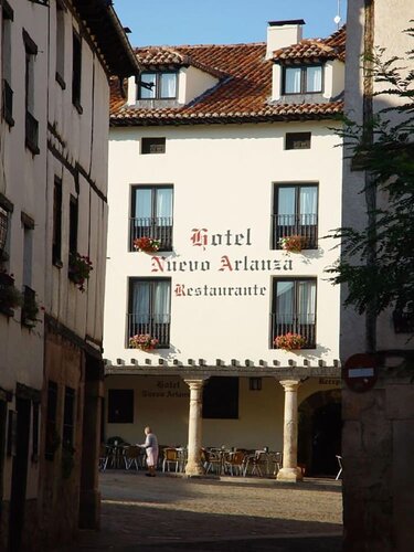 Hotel Nuevo Arlanza, Забронировать Отель Коваррубиас Burgos Province, рядом с Соборная церковь Св. Космы и Св. Дамиана