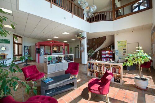La Chataigneraie, Book Ferieresort Hoteller i Rhône-Alps med parkering, Parkering