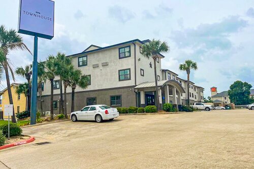 OYO Townhouse Beaumont Medical Center Area I-10, Забронировать Отель Бомонт Texas Gulf Coast