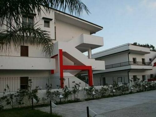 Beverly Village, Varaa Hotelli Taureana Calabria