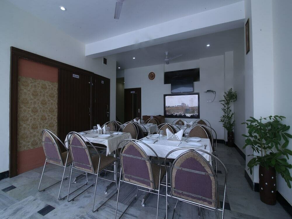 Oyo 27742 Zaki Hs Near Taj Mahal