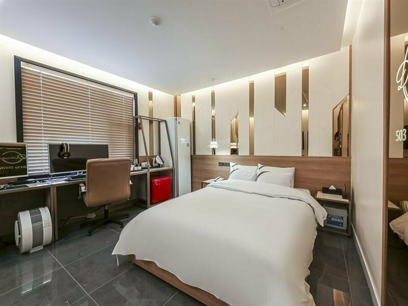 Divine Hotel