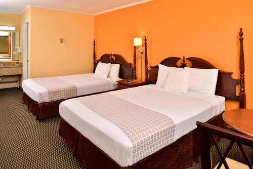 Loyalty Inn Rockingham, Забронировать Мини-отель Рокингем Северная Каролина