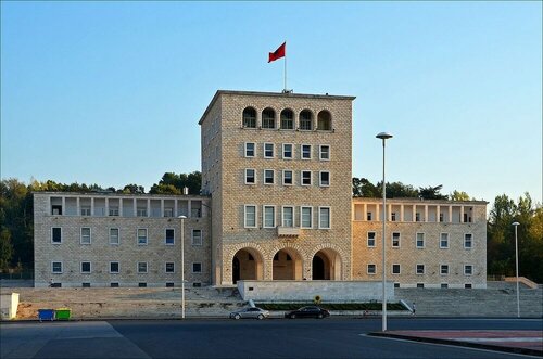 City Hotel Tirana, Забронировать Отель Отели Тираны с парковкой, рядом с Skanderbeg Square, Парковка