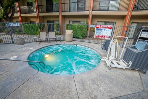 Piccadilly Inn Airport, Book Hotel Fresno California