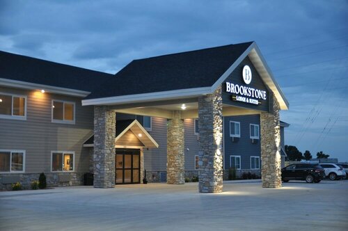 Brookstone Lodge & Suites, Забронировать Отель Уэст-Бенд Айова