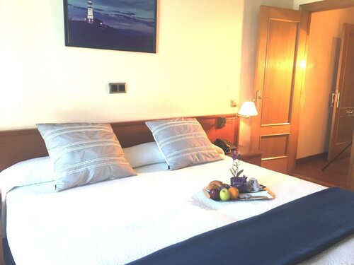 Nueva Plaza, Rezervați Hotel Maliaño Cantabria Coast