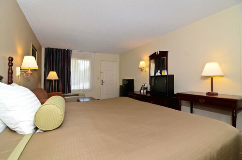 Travelers Inn & Suites - Memphis, Забронировать Отель Отели Теннесси с парковкой, Парковка