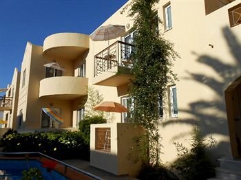 Lambrinos Suites, Забронировать Апарт-отель Апарт-отели Платаньяс, Апарт-отель