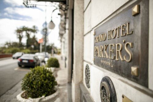 Grand Hotel Parkers, Забронировать Отель Отели Неаполя с парковкой, рядом с Замок Св. Эльмо, Парковка
