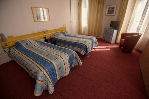 Hôtel Thermal, Book Hotel Hoteller i Rhône-Alps med parkering, Parkering