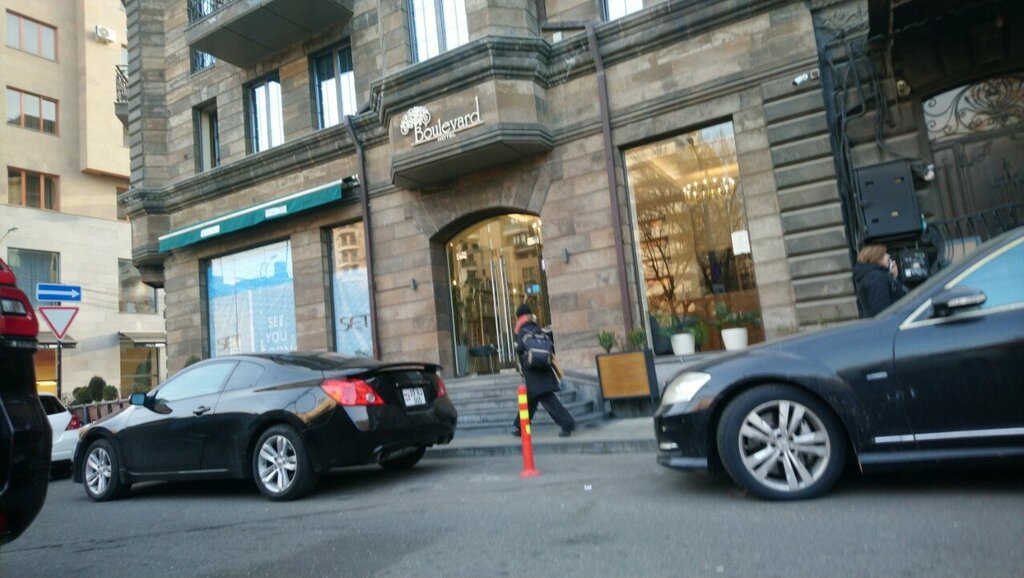 Boulevard Hotel