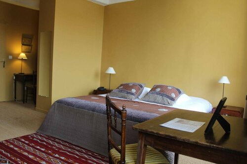 Hôtel de Mirmande, Book Hotel Hoteller i Rhône-Alps med parkering, Parkering