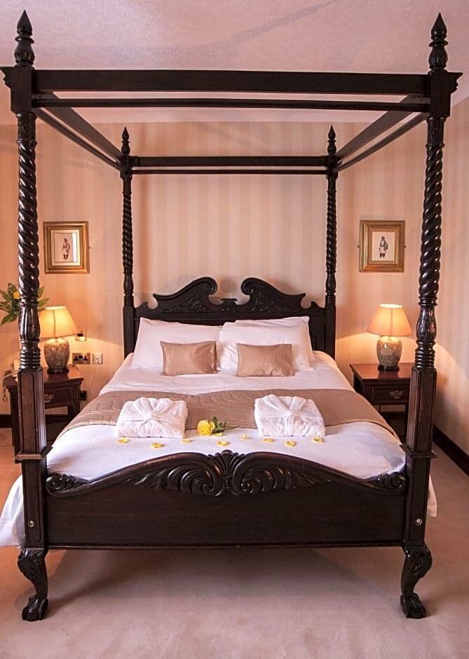 Seven Oaks Hotel