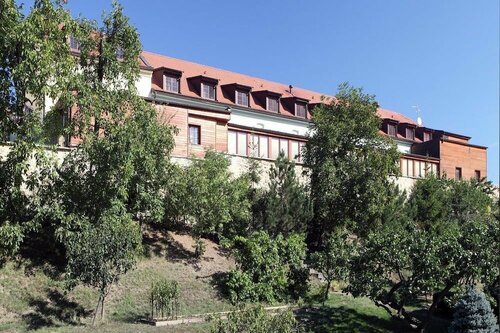 Hotel Chvalská Tvrz, Book Hotel Prag 