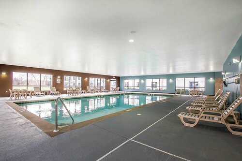 Clarion Inn Elmhurst - Oak Brook near I-88, I-290, I-294, Buchen Sie Hotel Hotels in Illinois mit Parkplatz, Parkplätze