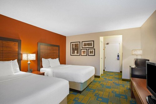 La Quinta Inn by Wyndham Auburn Worcester, Забронировать Отель Оберн Массачусетс