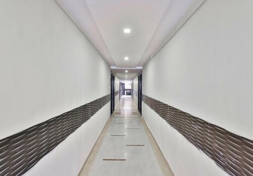 Hotel Arya Corporate by OYO Rooms, Book Hotel Hoteller i Gujarat med parkering, Parkering