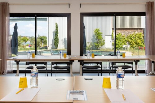 Golden Tulip Hotel & Rooftop Martigues Provence, Забронировать Отель Отели Étang de Berre с бассейном, Бассейн