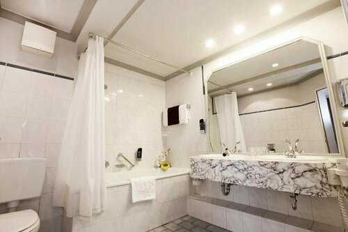 Ina Hotel Royal, Забронировать Отель Отели Кельна с парковкой, рядом с Музей Людвига, Парковка