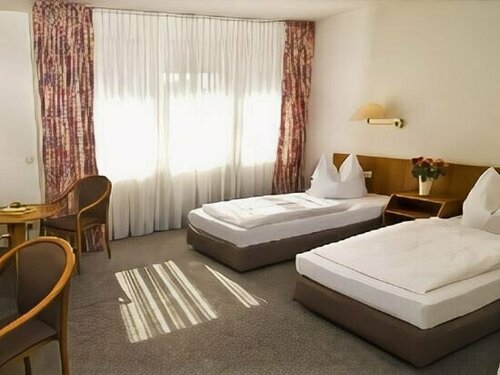 Hotel Stiftswingert, Забронировать Отель Оберштадт Майнц, рядом с Сад Киршгартен