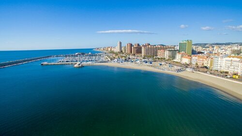 Hostal Los Corchos, Забронировать Хостел Хостелы Фуэнхирола, рядом с Пляж Лос-Боличес, Хостел