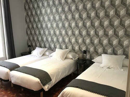 Hip Karma Hostel, Забронировать Хостел Эшампле Барселона, рядом с Железнодорожный вокзал Пласа-де-Каталунья