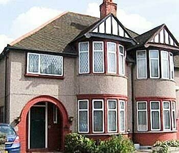 Hazel Wood Guesthouse, Забронировать Отель Брент Харроу, рядом с Стадион «Гриффин Парк»