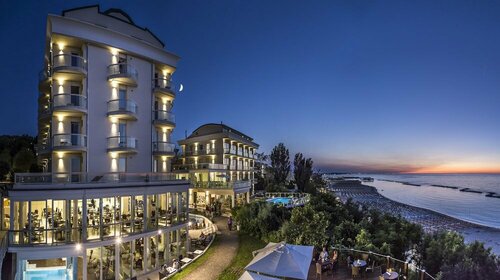 Hotel Sans Souci, Забронировать Отель Отели Ривьеры Романьола с питанием, Пансион