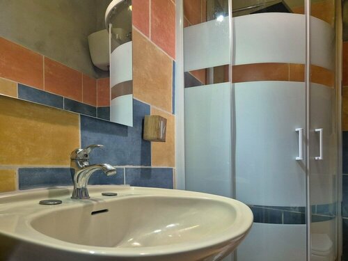 Wiki Hostel Colive, Забронировать Хостел Отели Дзагароло с бассейном, Бассейн