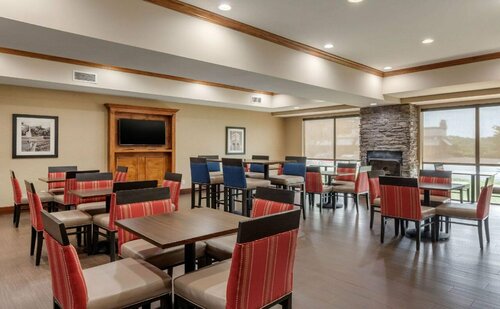 Comfort Suites Johnson City near University, Забронировать Отель Отели Теннесси с парковкой, Парковка