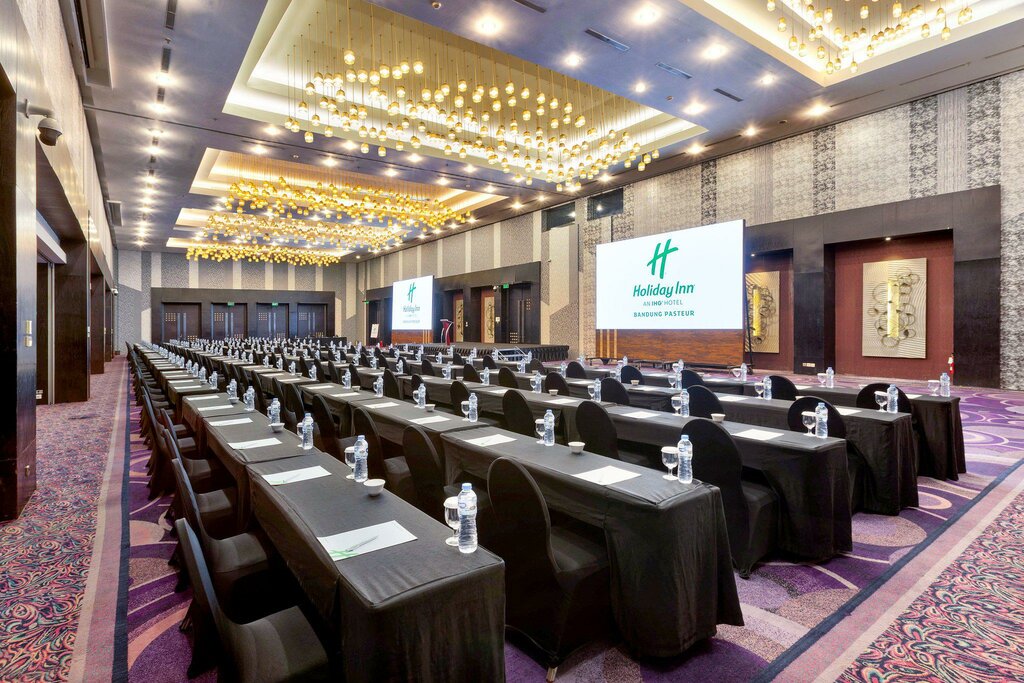 Aston Primera Pasteur Hotel and Convention Center