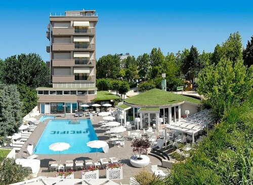 Hotel Pacific, Забронировать Отель Отели Каттолики с бассейном, рядом с Аквариум Le Navi, Бассейн