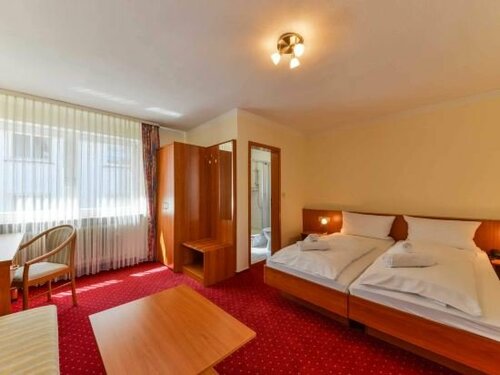 Hotel Hessischer Hof, Забронировать Отель Кирхгайн земля Гессен