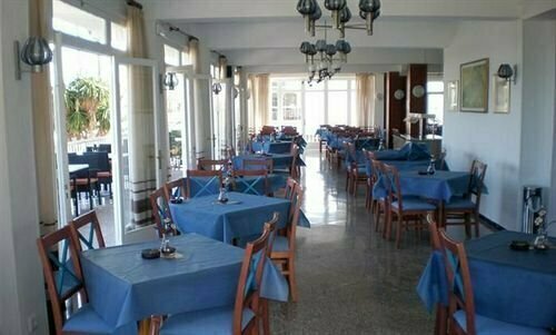 Hotel Goya, Book Hotel Hotels in Lleida with a Pool, near Lleida Train Station, Swimming Pool