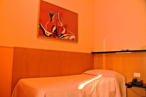Giardino Hotel, Rezervați Hotel Famagosta Milano, aproape de Abbiategrasso Metro Station