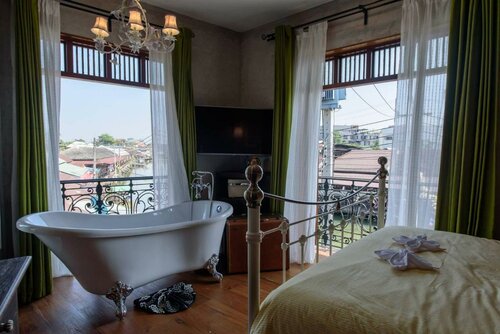 Rimrabeang Amphawa Cafe and Suite, Забронировать Гостевой дом Отели Ампхава с парковкой, Парковка