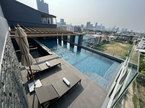 ARNI Skye Hotel, Rezervovat Hotel Hotely v Central Thailand s parkováním, Parkování