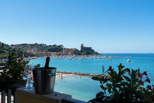 Hotel Florida Lerici, Забронировать Отель Отели в центре Леричи с завтраком, отели в центре Леричи с завтраком