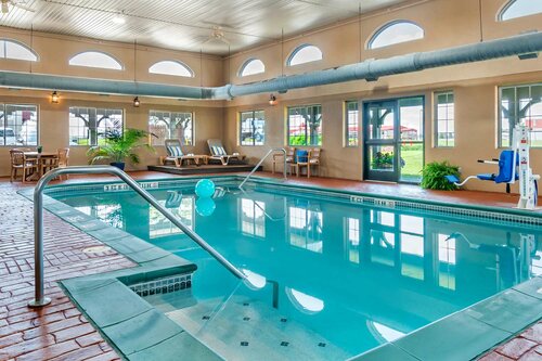 Comfort Inn Sedalia Station, Забронировать Отель Отели Седалии с парковкой, рядом с Музей современного искусства Daum, Парковка