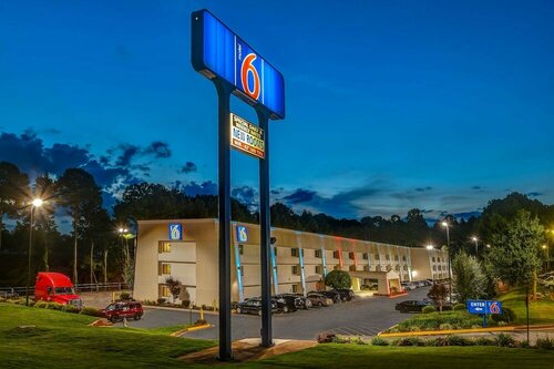 Days Inn & Suites by Wyndham Peachtree Corners Norcross, Забронировать Отель Норкросс Джорджия