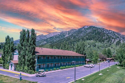 Flying Saddle Resort and Steak House, Rezervați Stațiune Alpine Wyoming