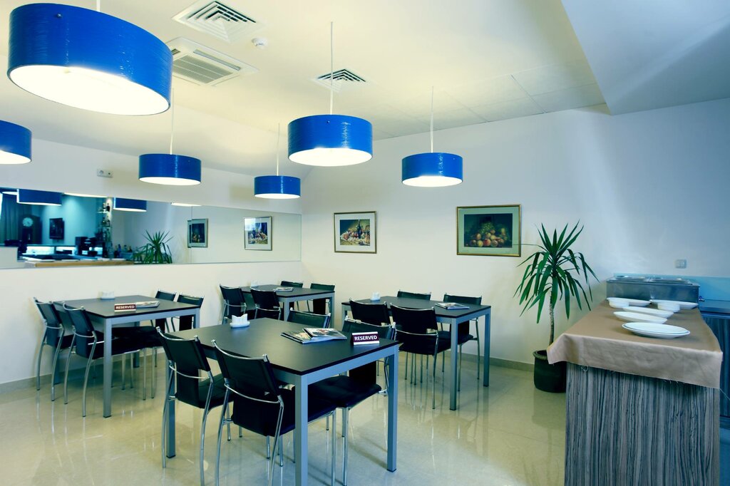 Cascade Hotel
