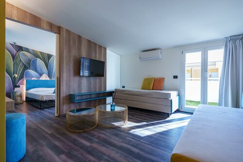 Design Hotel Astra B&B, Забронировать Отель «постель и завтрак» Отели Мизано-Адриатико с парковкой, Парковка