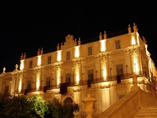 Landolina Palace Hotel, Забронировать Гостевой дом Отели Ното с парковкой, Парковка