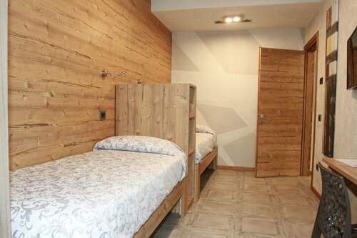 Hotel Bed & Rooms , Corte Rossa -1 Min Walk To Bernina Express, Забронировать Отель «постель и завтрак» Тирано Valtellina