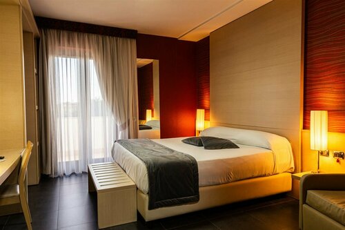 Hotel Premiere, Забронировать Отель Марина-ди-Варкатуро Кампания, рядом с Пляж Варкатуро
